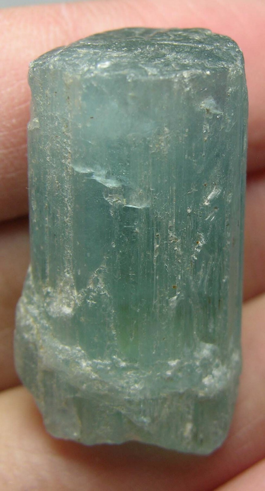 67.55ct Vietnam Natural Terminated Aquamarine Crystal Stick Specimen 13.50g 32mm