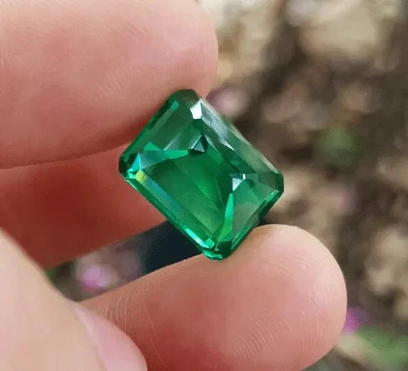 Flawless Natural 10.1 Ct+ Green Emerald Certified Emerald Cut Loose Gemstone