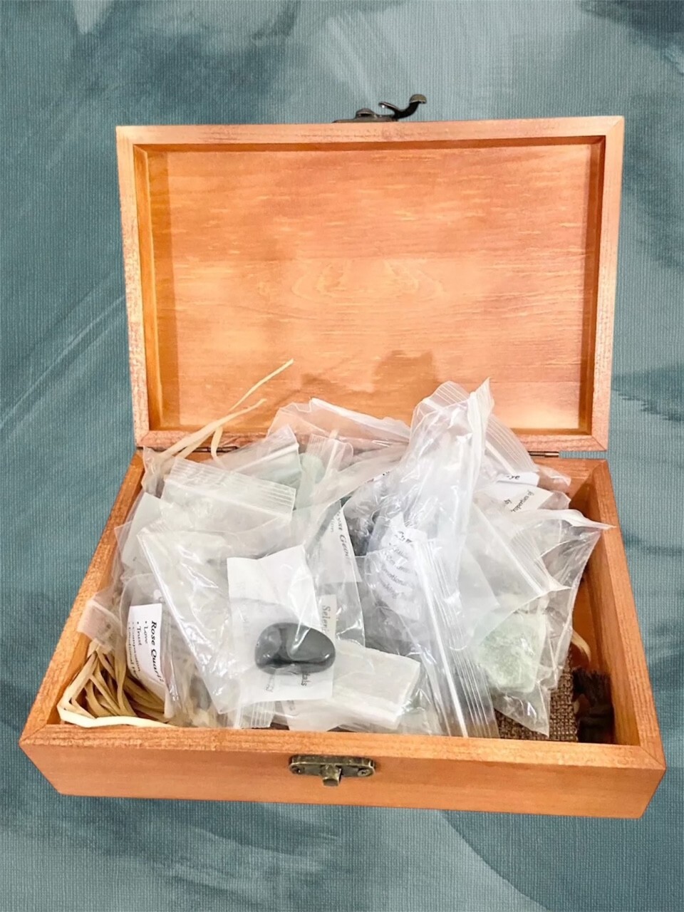 Aovila Premium Healing Crystals Set for Beginners, 20 PCS Crystal Healing Stones