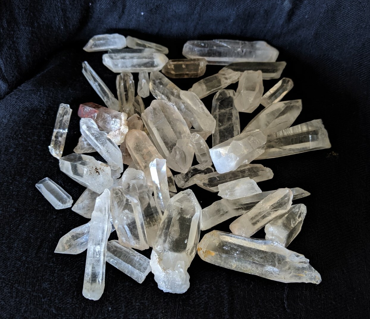 100 grams (4-6 pieces) Damaged Quartz Points Natural (mixed sizes)