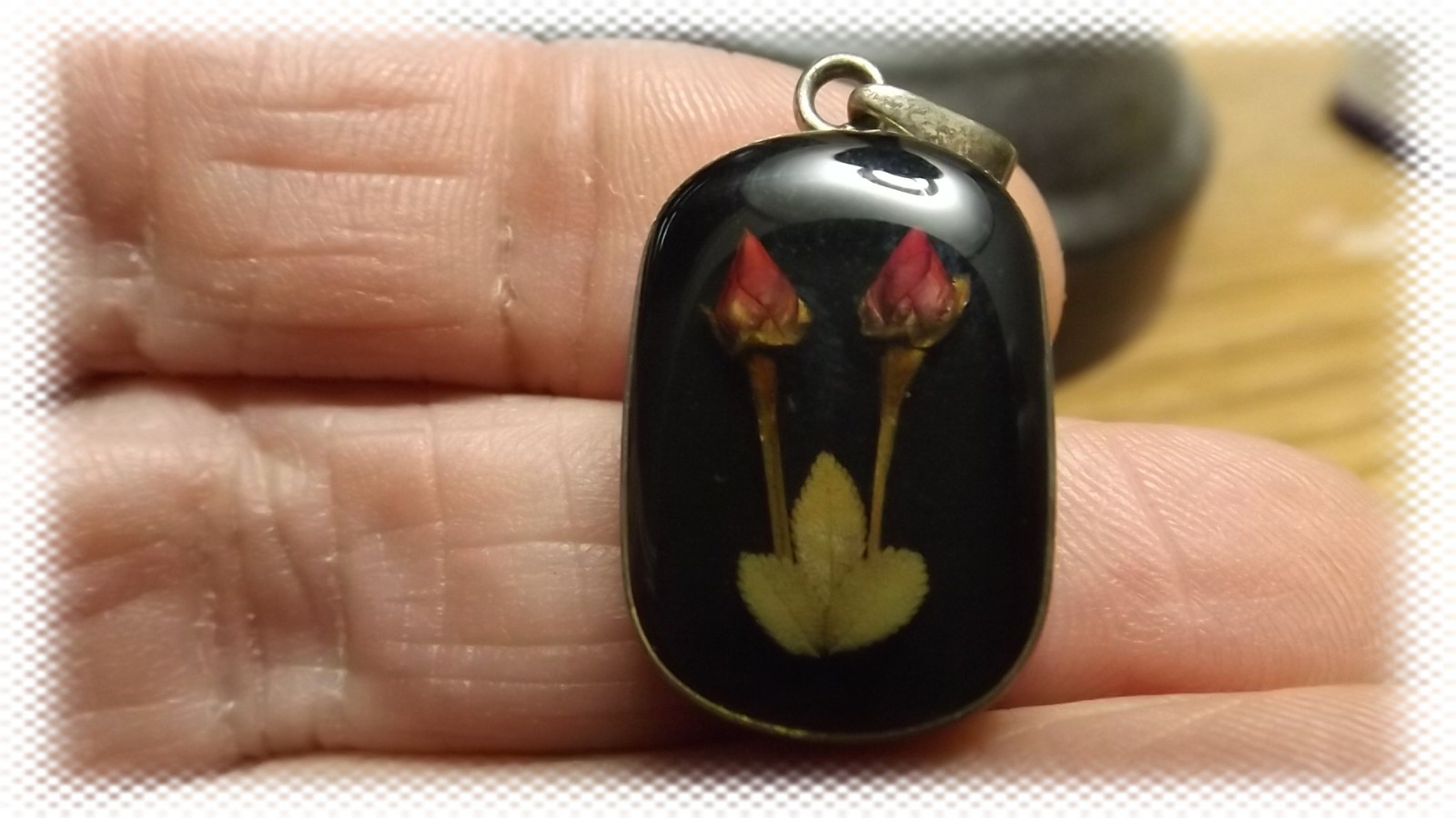 .925 STERLING SILVER FOREVER REAL ROSE BUDS IN LUCITE PENDANT