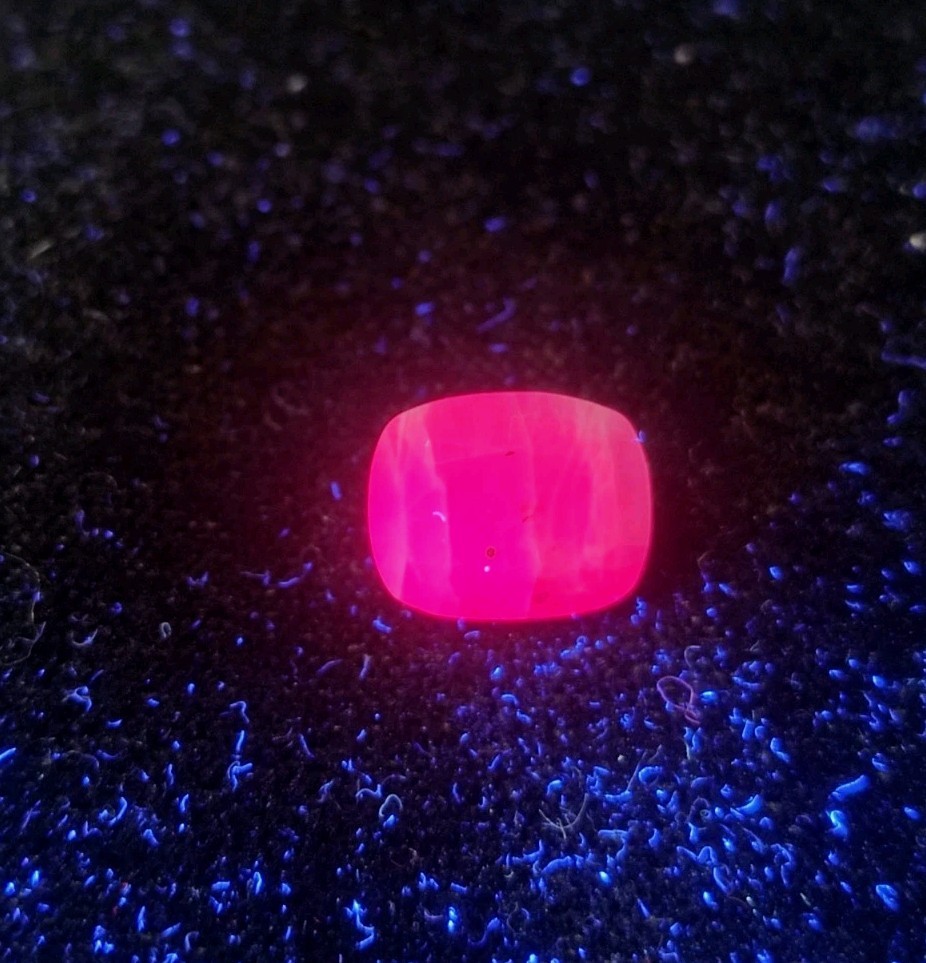 3 ct Natural Flourscent Ruby (Corundum) Spectacular Gemstone – Cushion Cut