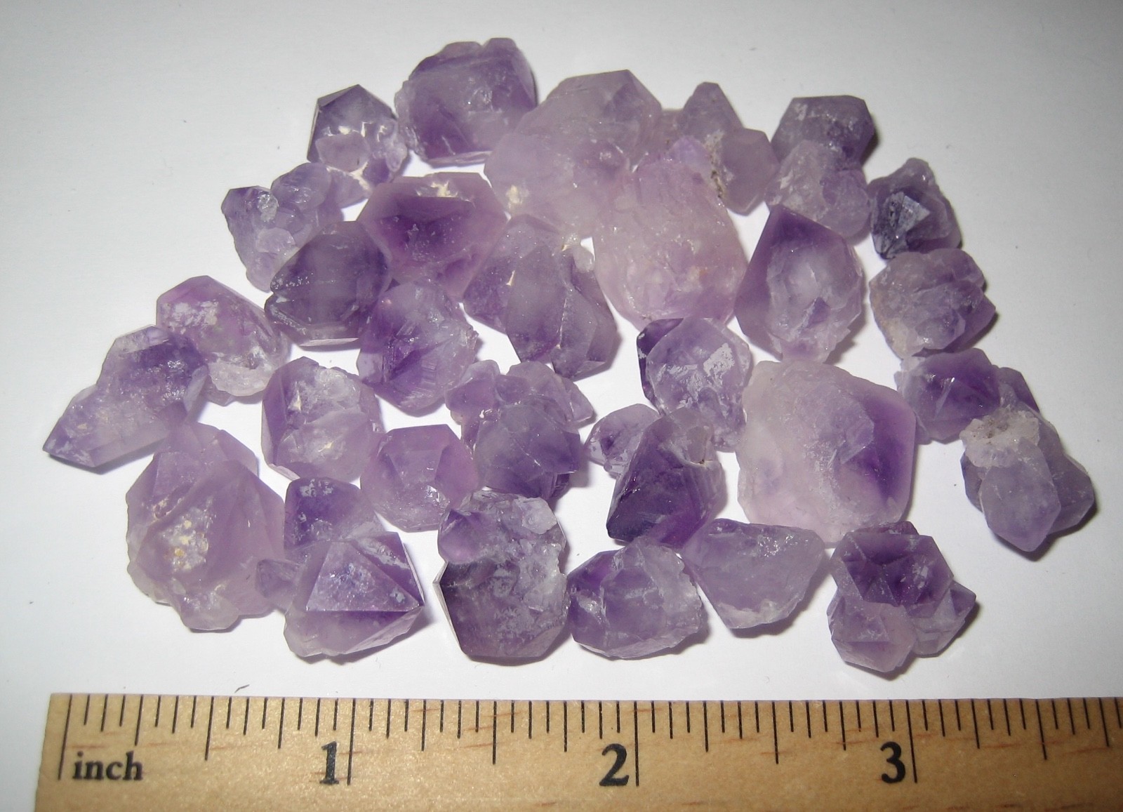 30 BEAUTIFUL SMALL NATURAL AMETHYST CRYSTAL POINTS FROM MADAGASCAR 71.9grams *1