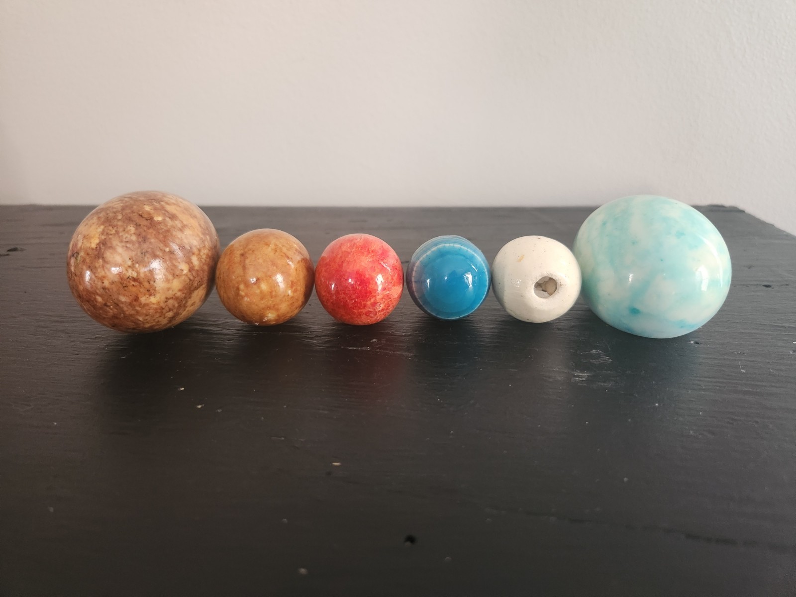 Group of 6 Stone / Ceramic Decorative Eggs – 1 Made in Italy