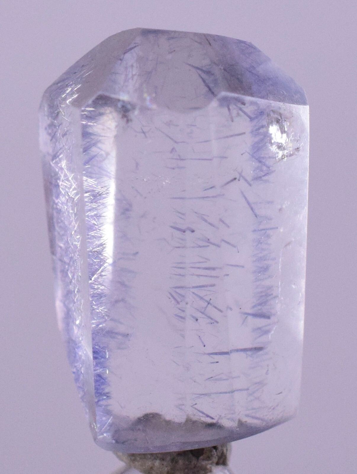 9CARATS BLUE DUMORTIERITE IN QUARTZ POLISHED ACICULAR PENDANT SPECIMEN UB39