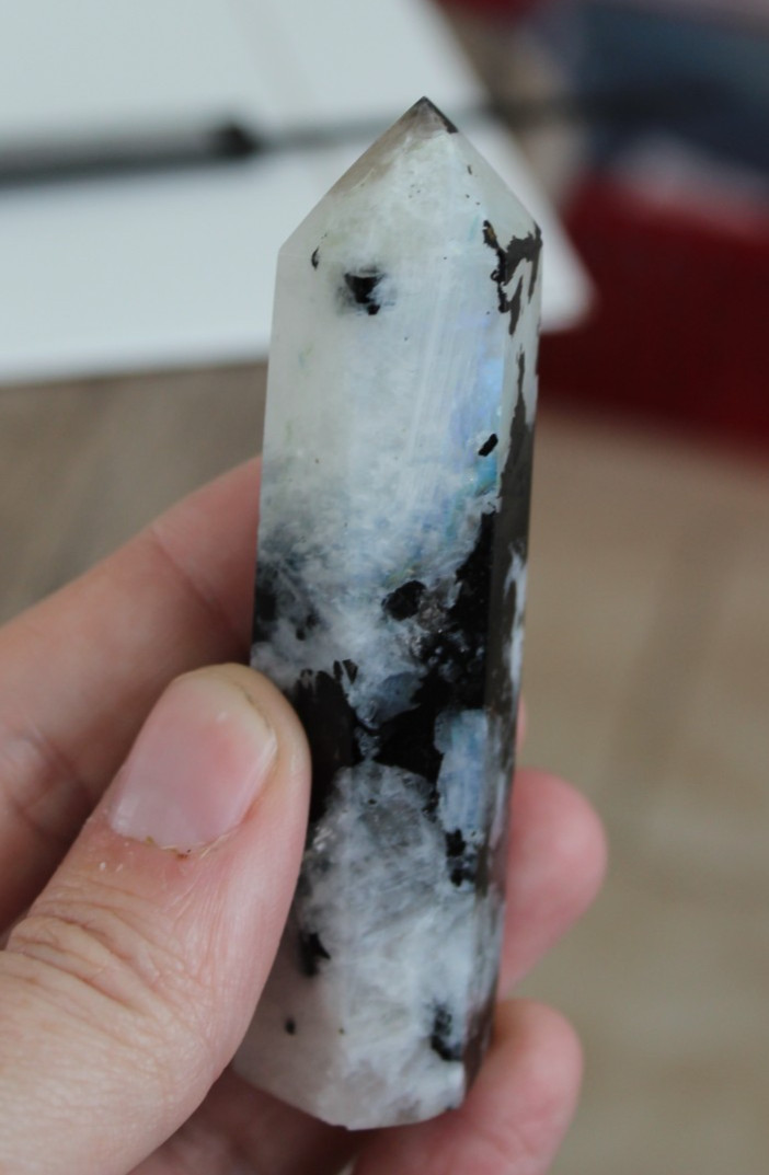 RAINBOW MOONSTONE POINT 3.40 INCHES TALL/ 75.5 GRAMS