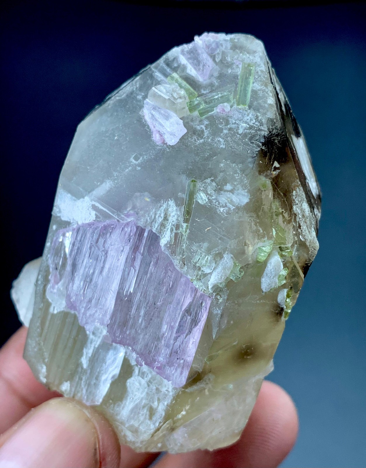 548Cts Pink Kunzite Crystal Combine With Quartz From Afghanistan (58x36x34mm)