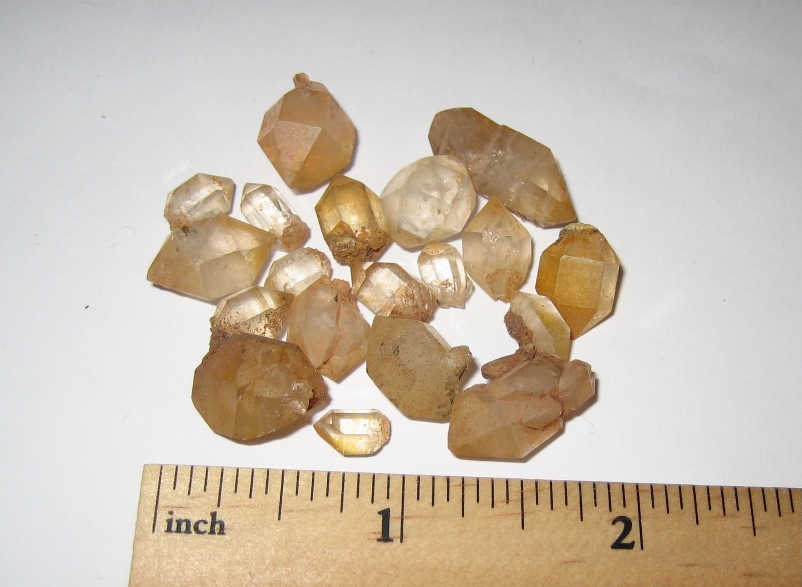 19 NATURAL 0.3″- 0.8″ GOLDEN HEALER DIAMOND QUARTZ CRYSTALS CT, USA 19.5grams *2