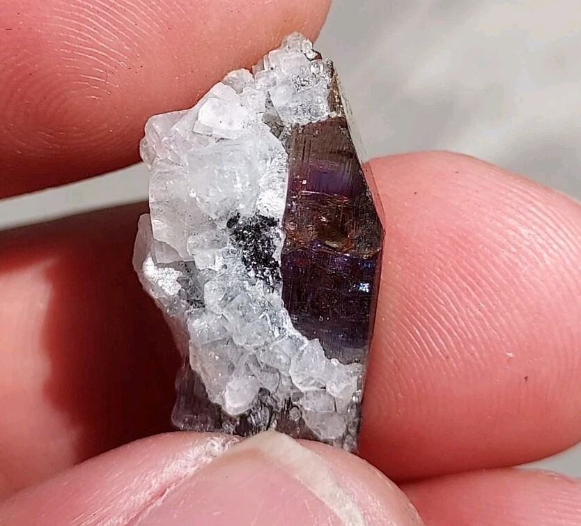 STUNNING VIOLET YELLOW BLUE DT TANZANITE UNHEATED WITH CALCITE FROM TANZANIA