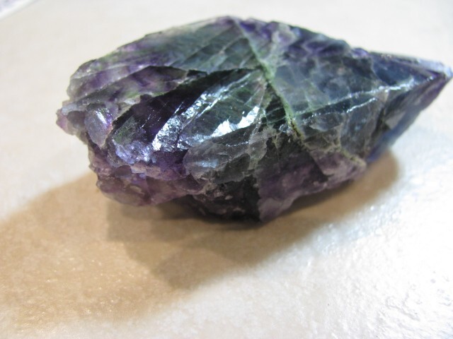 RF2 – 85g PALM SIZE+ RAINBOW FLUORITE SLAB 1 SIDE POLISHED GEMSTONE slice stone