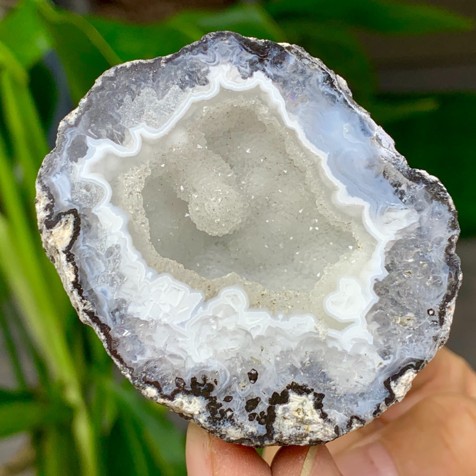 126G Natural agate geode quartz crystal rough sample spiritual energy repairA419
