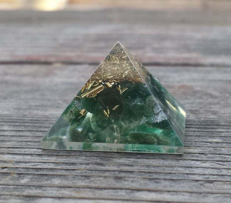 SMALL/MEDIUM (25-30mm) 7 CHAKRA COMPLETE ORGONE GEMSTONE PYRAMID SET