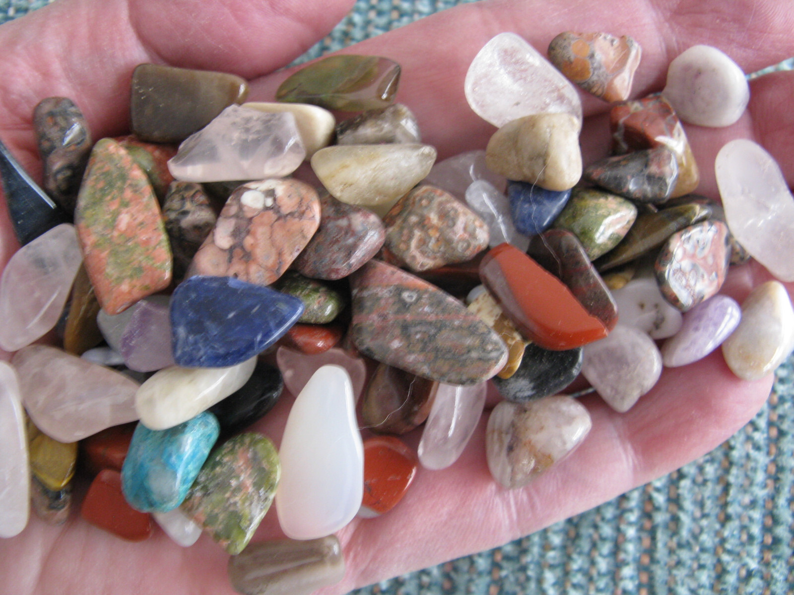 NEW NATURAL ASSORTED VARIETY SMALL 1/2″ SZ TO MEDIUM GEMSTONES & CRYSTALS–1LB