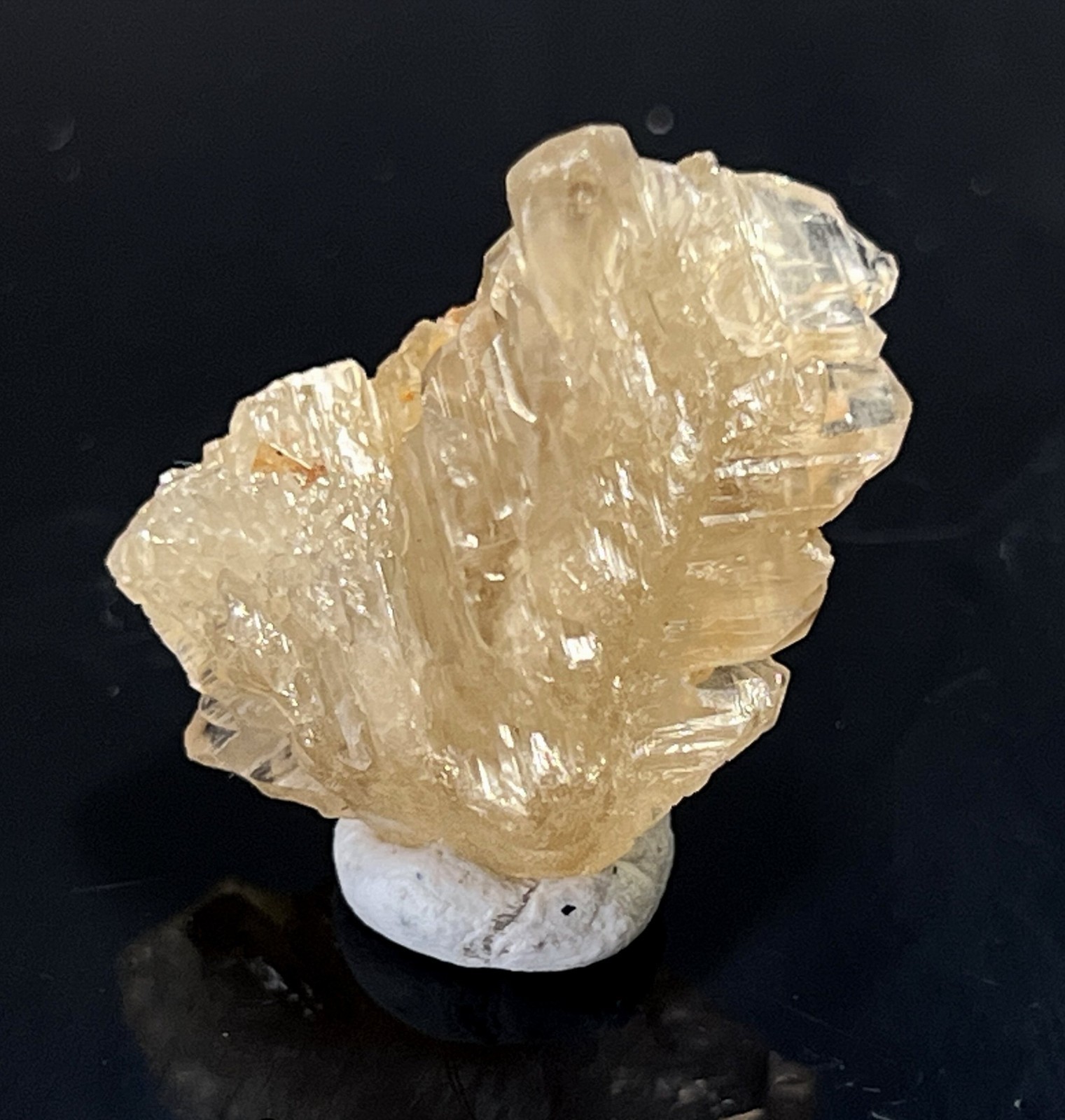 26mm 16g Fluorescent Cerussite crystal mined from Morocco, Natural Mineral