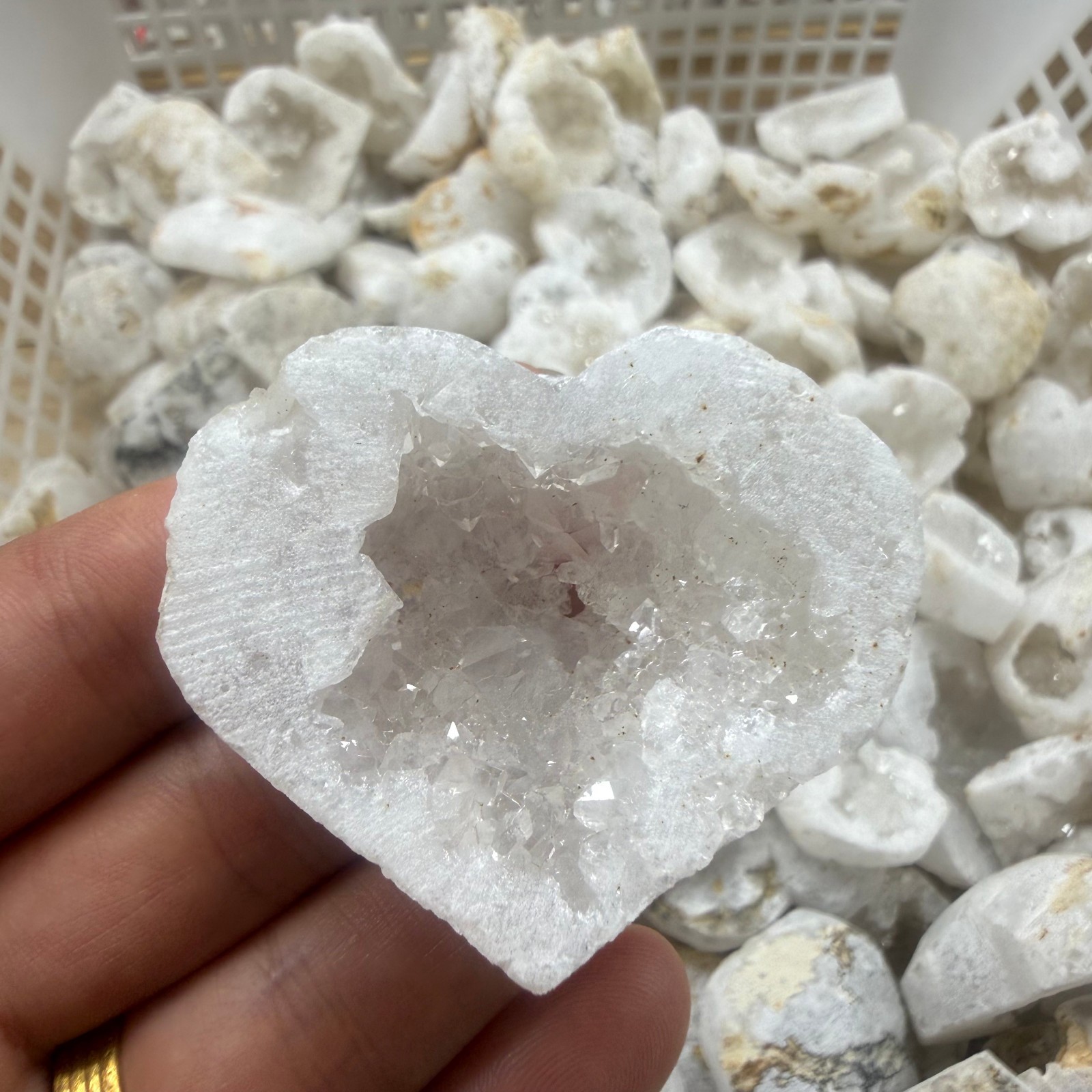 Natural Crystal cave heart-shaped quartz crystal reiki healing 1pc