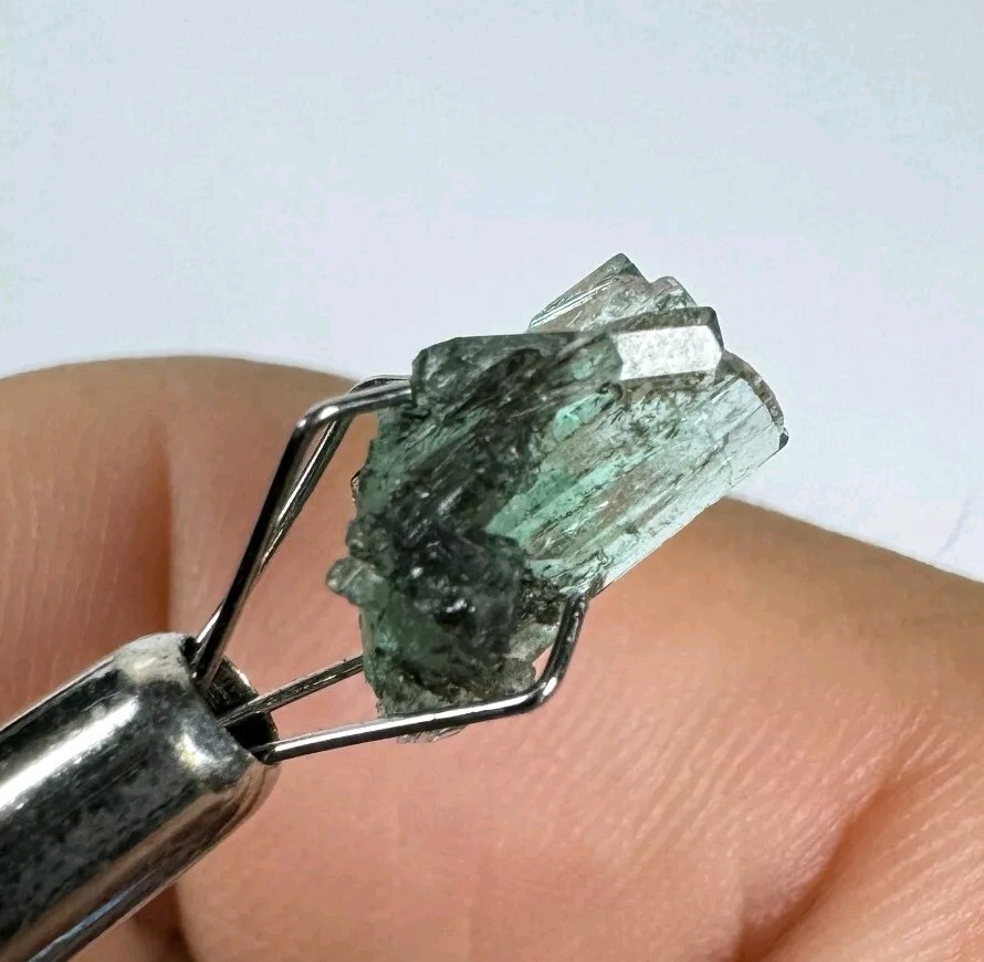 NATURAL EMERALD CRYSTAL GOOD QUALITY FROM MUZO COLOMBIA 2.40 Ct.
