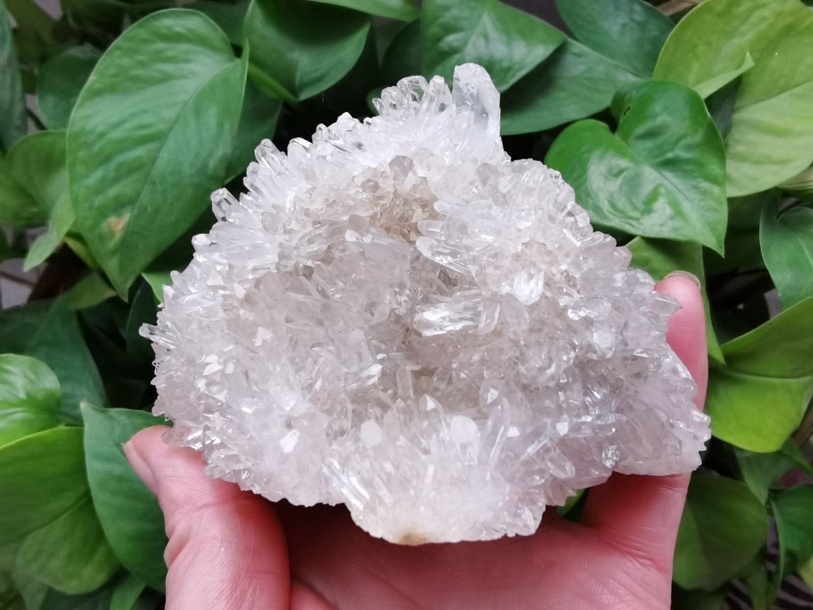286g Beautiful Natural Quartz crystal Transparent cluster Landscape stone