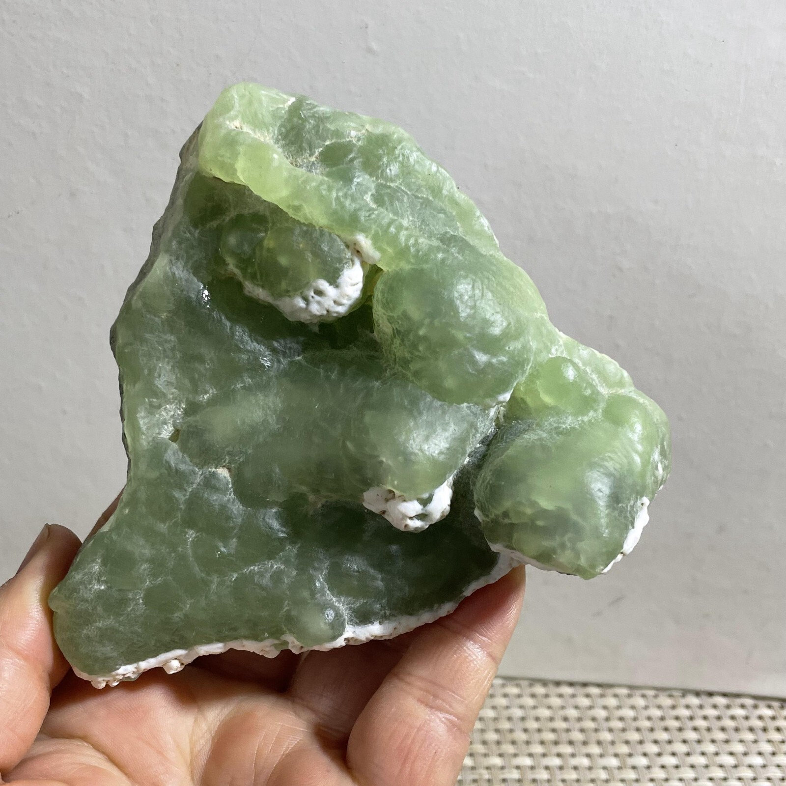 319g green chalcedony grape Mineral specimen Indonesia