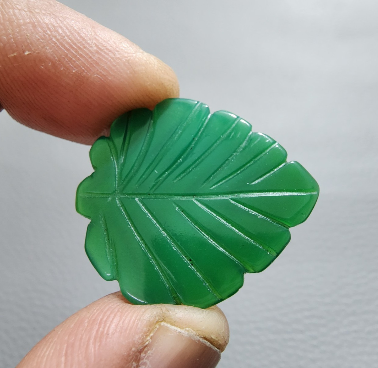 23.40 Carat Natural Green Onyx Leaf Carving Hand Made Loose Gemstone For Jewelry