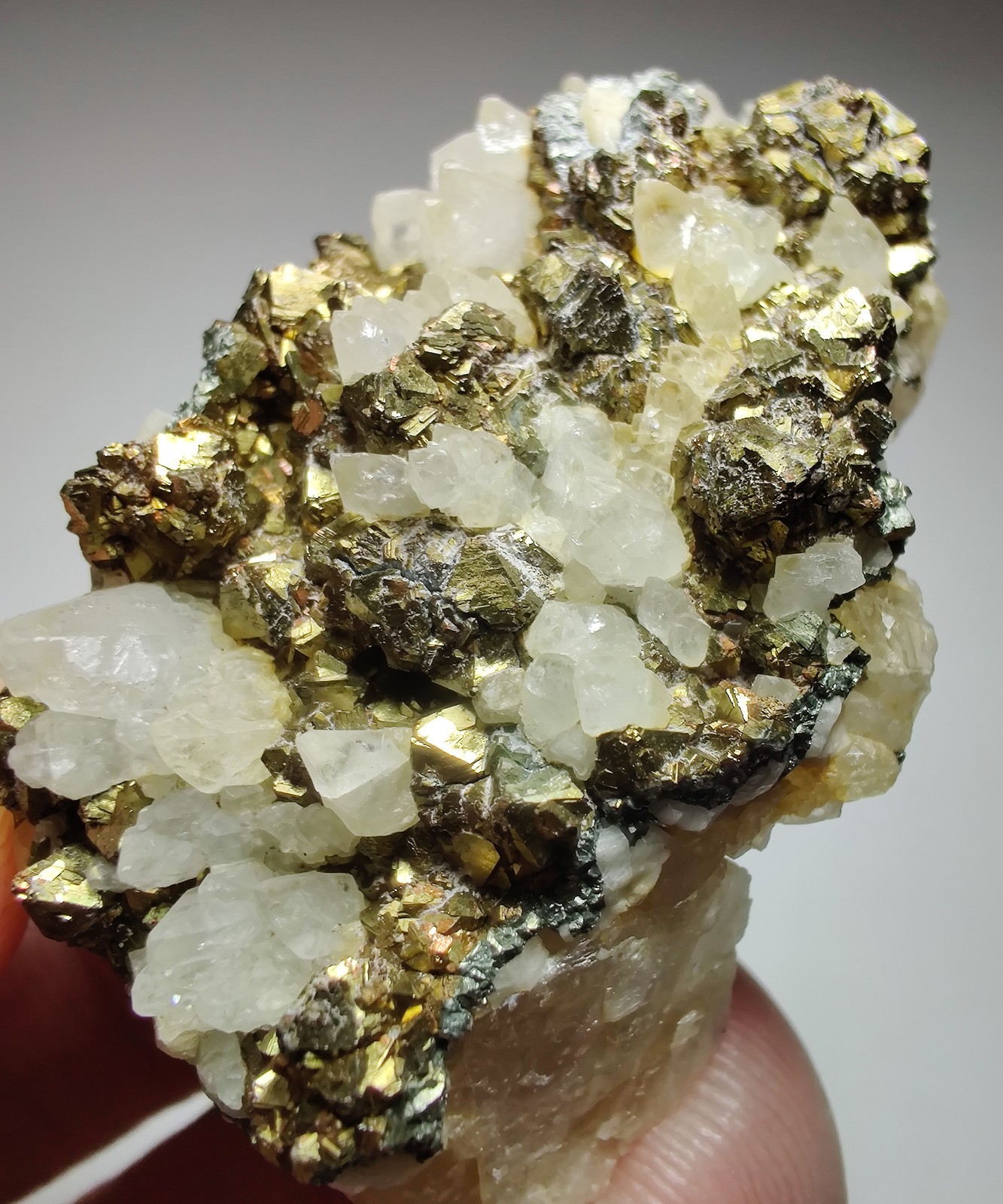 Chalcopyrite and Calcite crystals. Missouri. 26 grams.