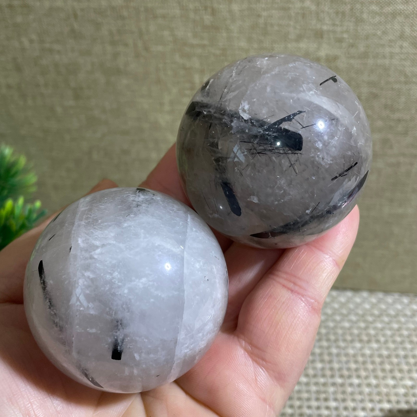 325g Electric stone hand polished ball spiritual decoration