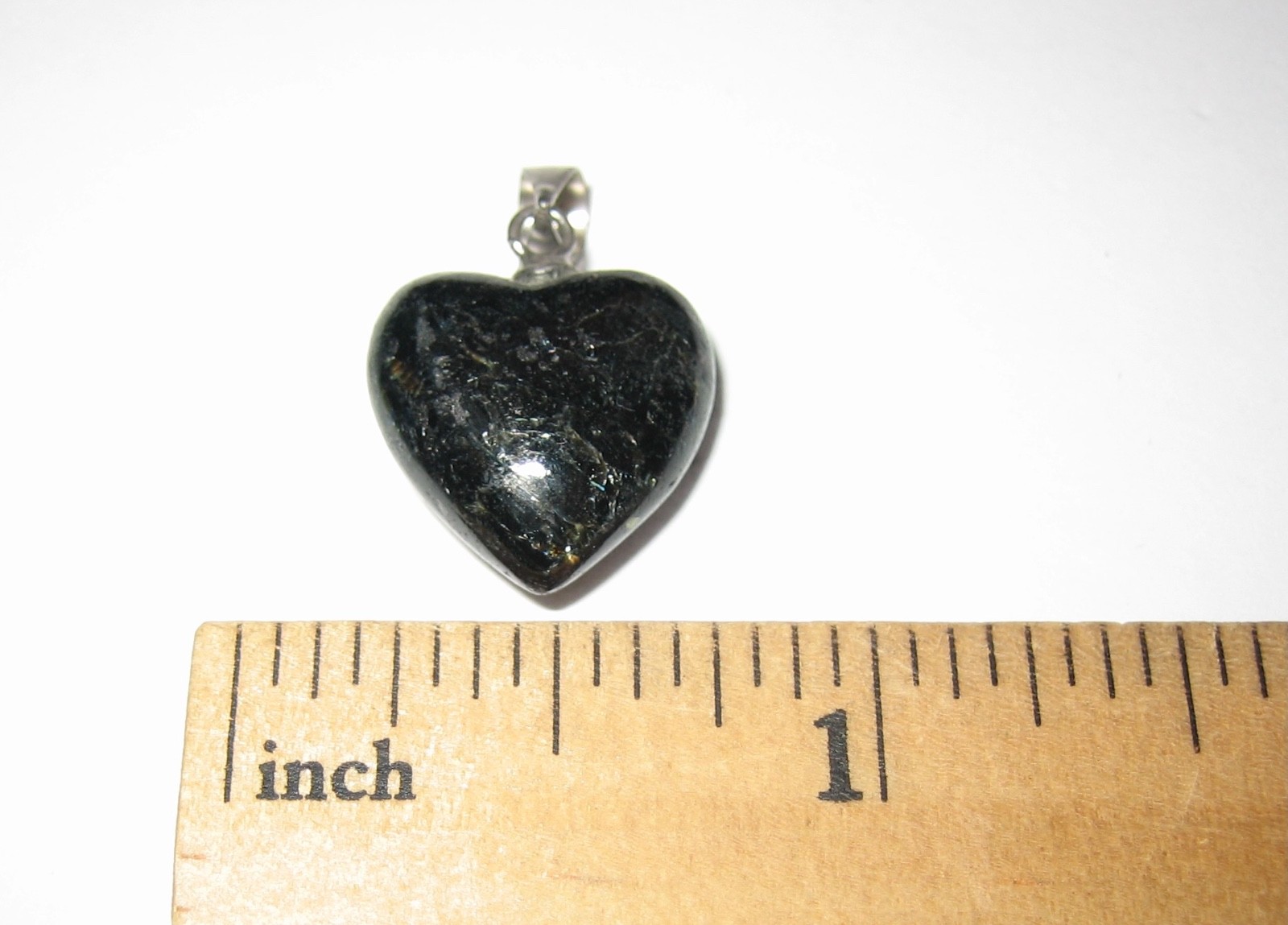 15mm RARE! POLISHED NATURAL AUTHENTIC NUUMMITE STONE HEART PENDANT GREENLAND *1