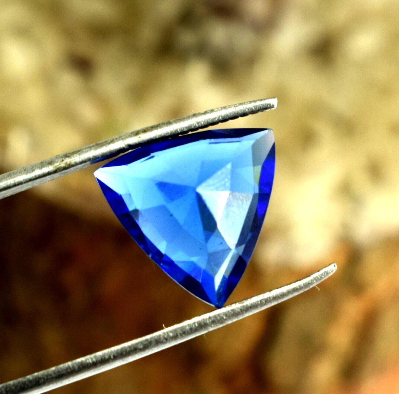 8 Carat AAA Natural blue sapphire GGI Certified loose gemstone trillion Shape