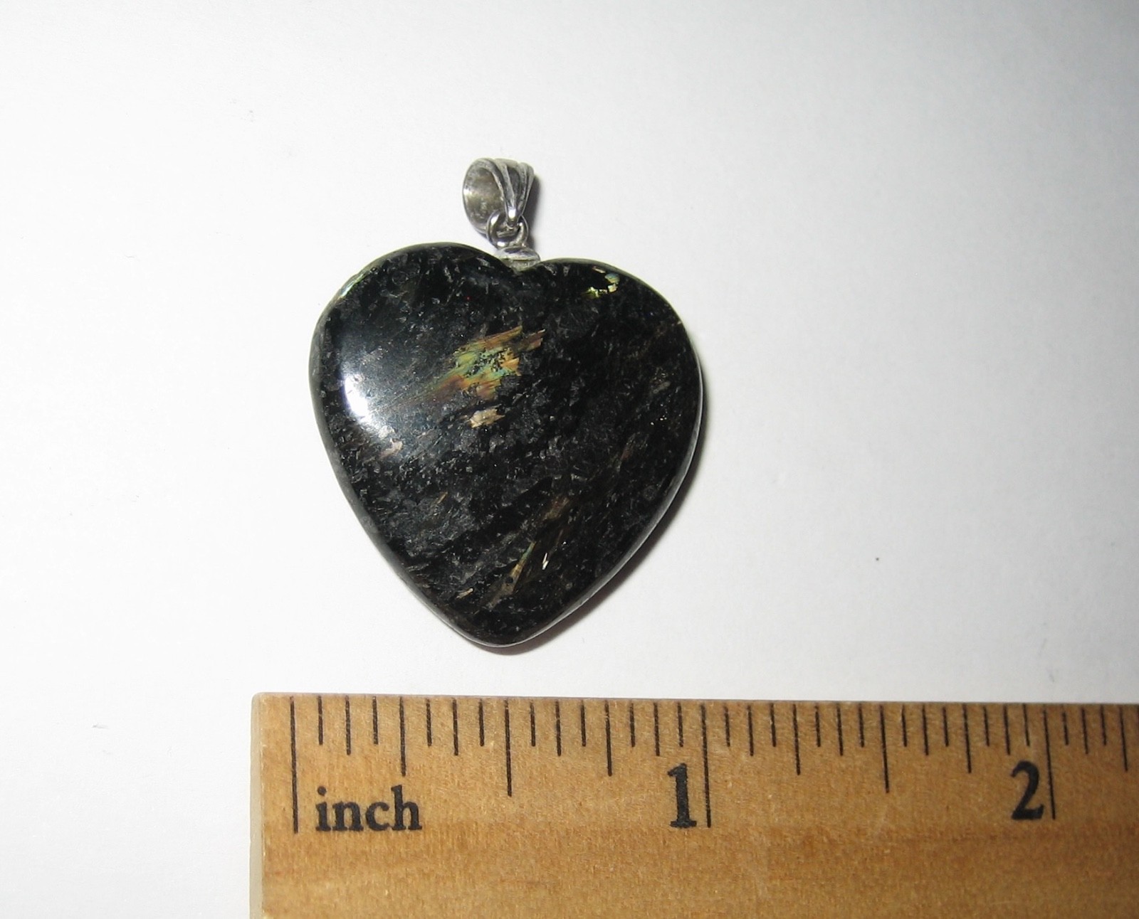 25mm RARE! POLISHED NATURAL AUTHENTIC NUUMMITE STONE HEART PENDANT GREENLAND *1