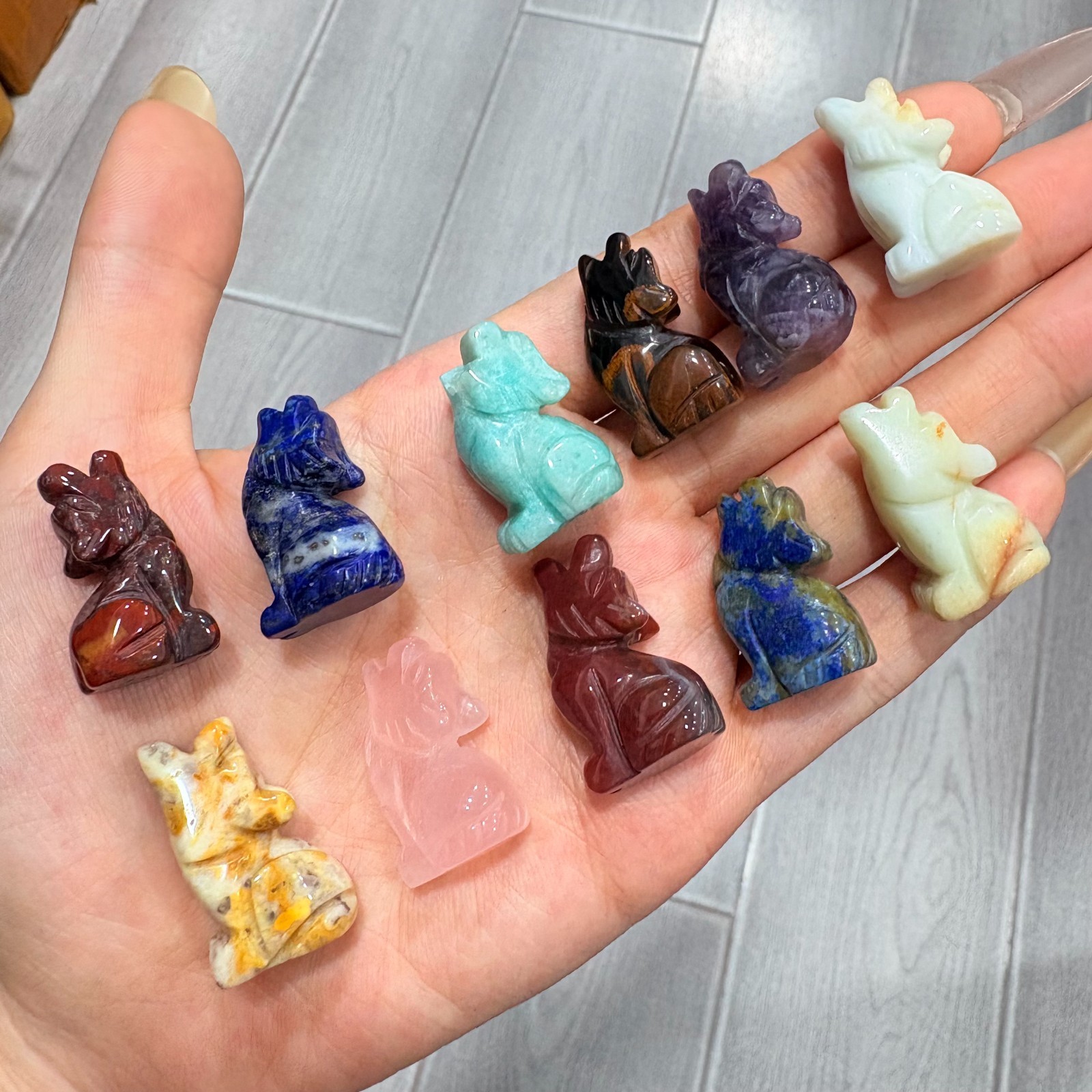 5pc Natural mix Quartz hand Carved Mini wolf crystal carving reiki