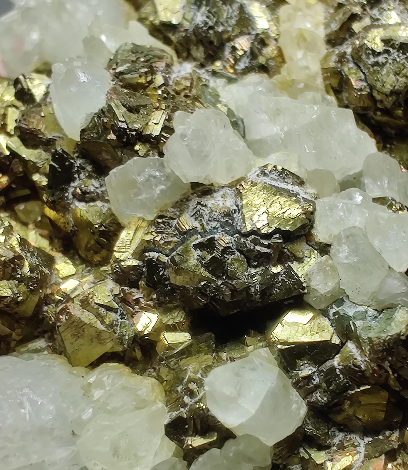 Chalcopyrite and Calcite crystals. Missouri. 26 grams.