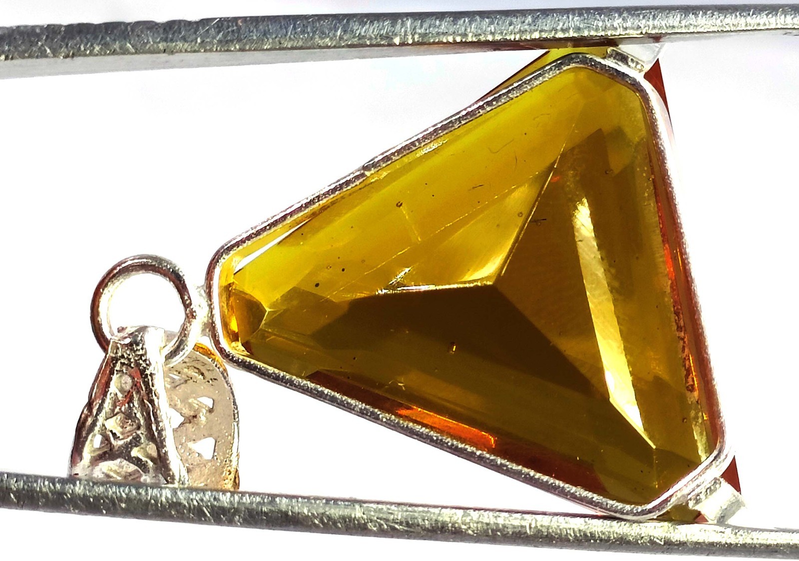 58.65 Ct Natural Alexandrite Trillion Shape Bi-Color 925 Pendant Silver IGL 6MHQ
