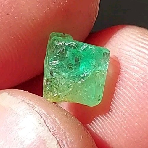 RARE GLOWING GEM DT EMERALD FROM ETHIOPIA