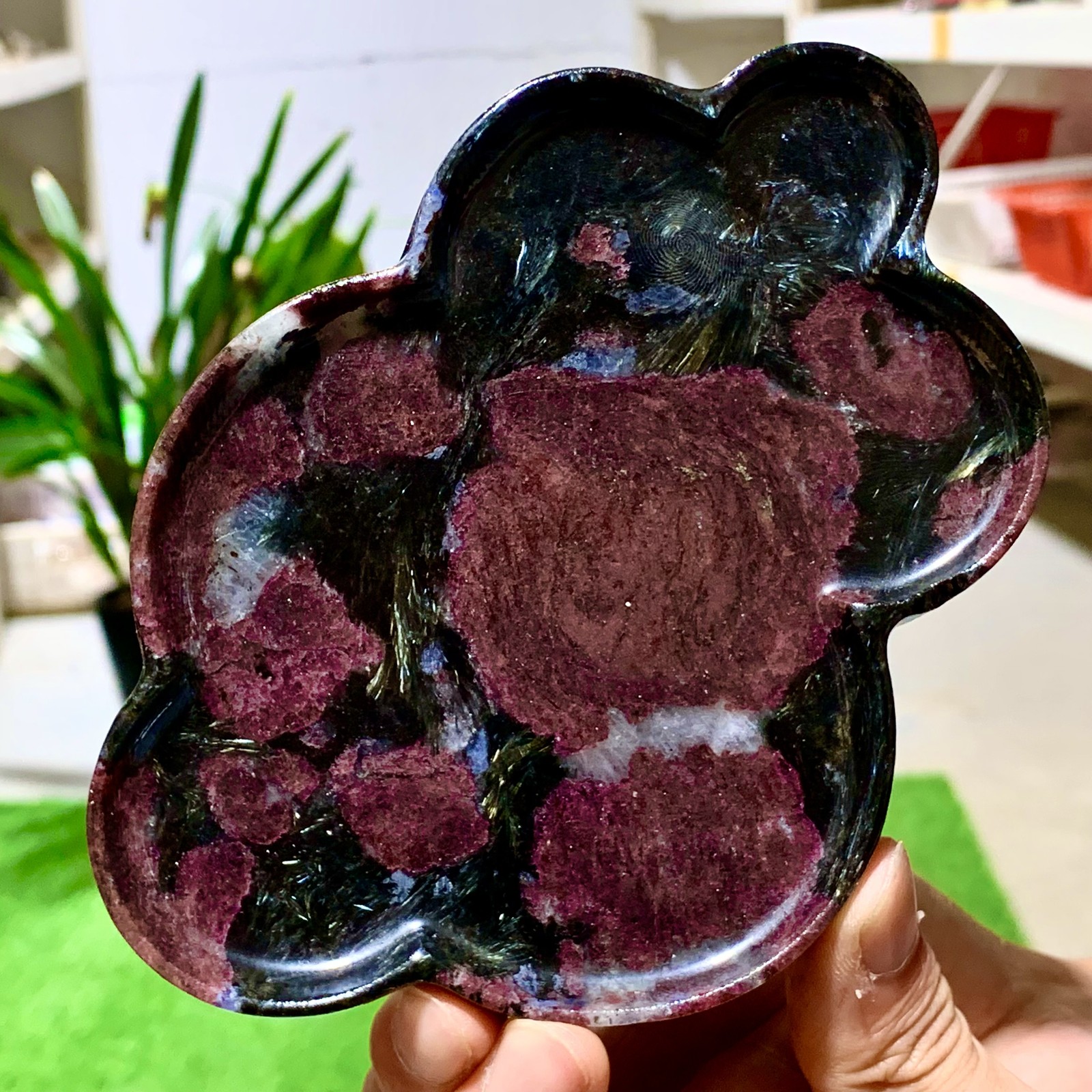 295G Natural fireworks red garnet cloud crystal quartz mineral specimen