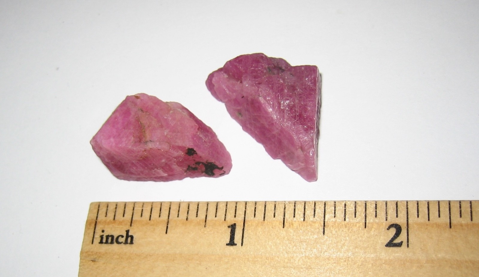 2 SMALL HIGH QUALITY NATURAL ROUGH 0.8″- 1″ RUBY CRYSTALS FROM KENYA ~ 10.8grams