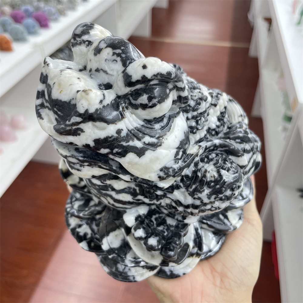 7.7LB 6.3″A+Natural Black And White Jasper Money Toad Crystal Hand Carved Statue
