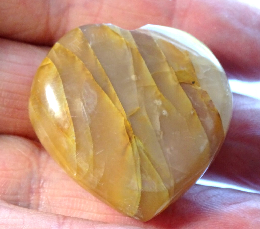 LOVELY MOONSTONE HEART 3.5 x 3.5 cms 24.17 gms Feminine Energy #W