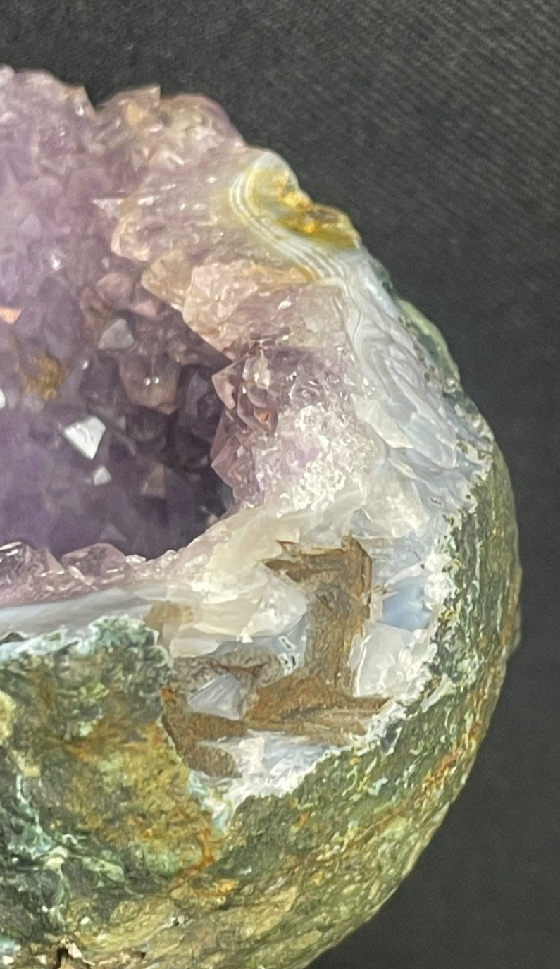 Stunning amethyst crystal W/ agate design in formation of geode specimen