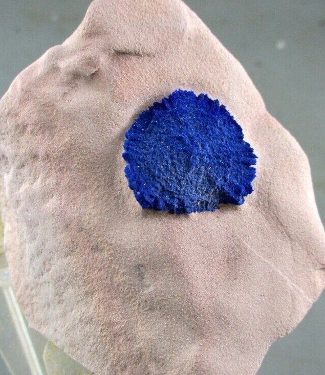 AZURITE SUN ON KAOLINITE MATRIX 71 X 48 X 28 MM 80 G
