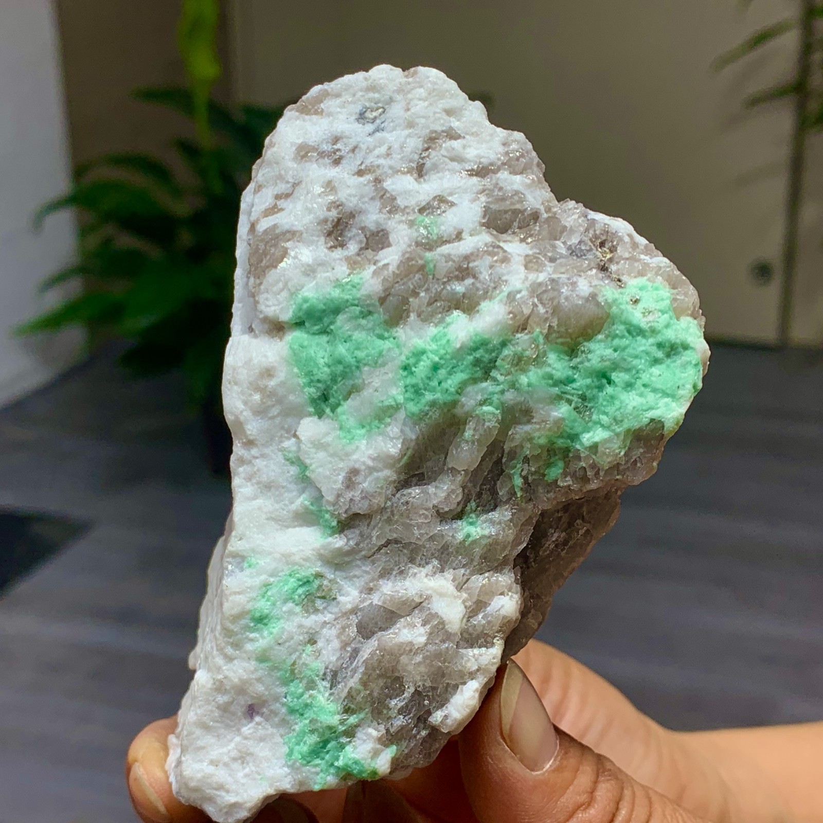 234G Natural Rare Emerald Gemstone Crystal Mineral Specimen /China