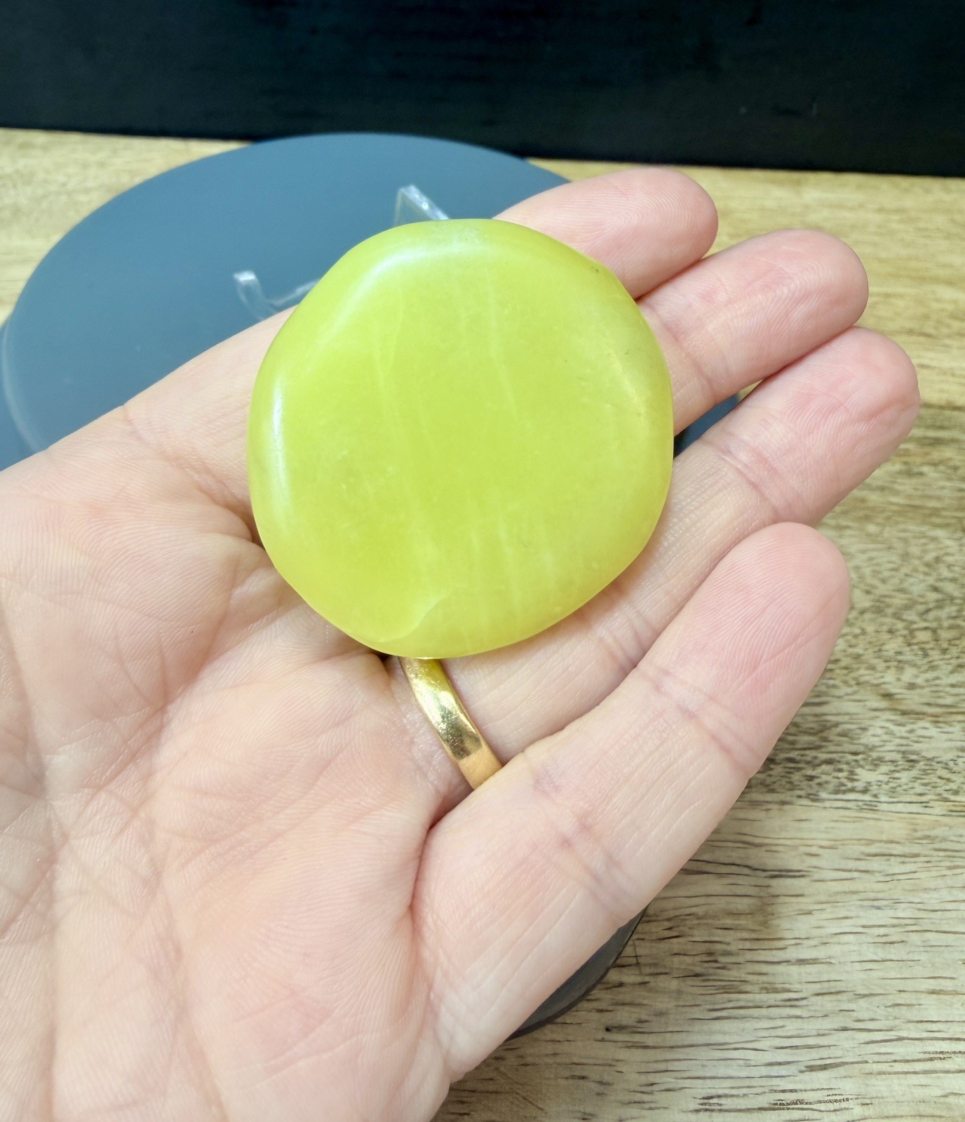 Crystal Lemon Jade Palm Stone Flat Healing Spiritual Collect yellow pocket 28g 7