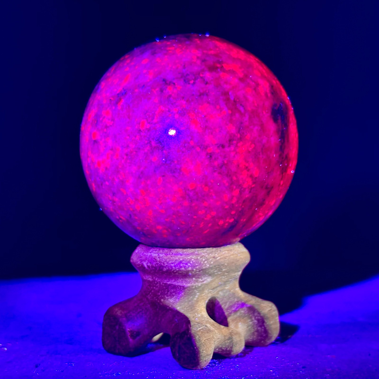 205G Natural Blue Sapphire And Ruby Sphere Fluorescent Glow Under UV Light