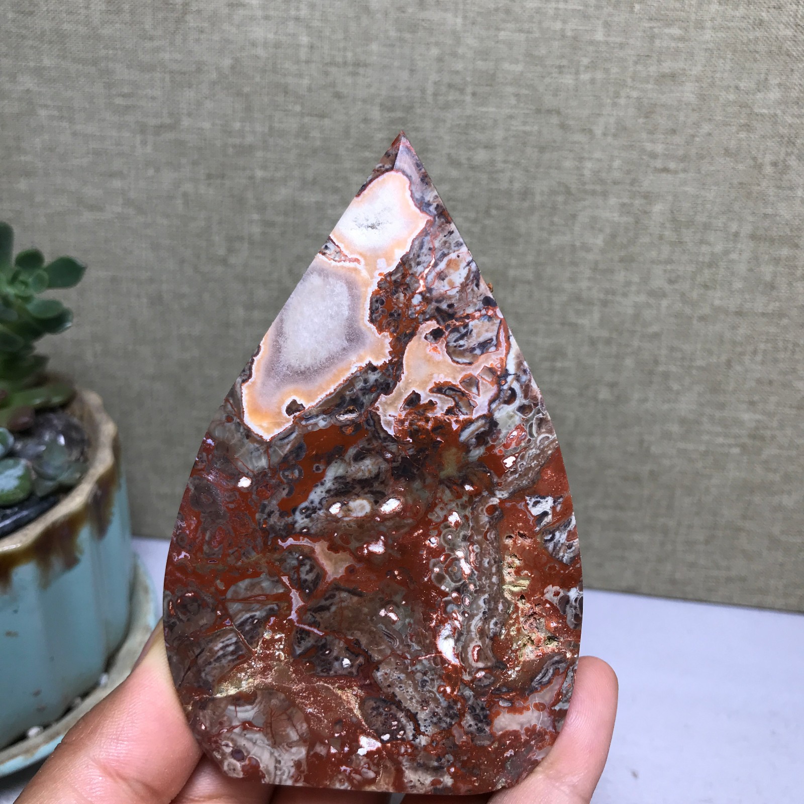 Natural Indonesian Bloodstone agate point leaf Crystal specimens 188g A5132