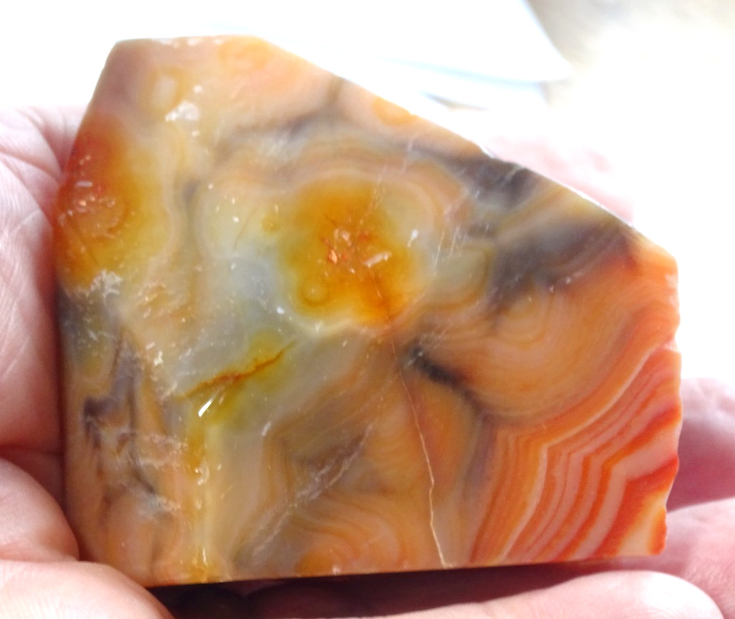 POLISHED BANDED AGATE FREEFORM PIECE 5.5 x 5.1 x 4 cms 134 gms #1