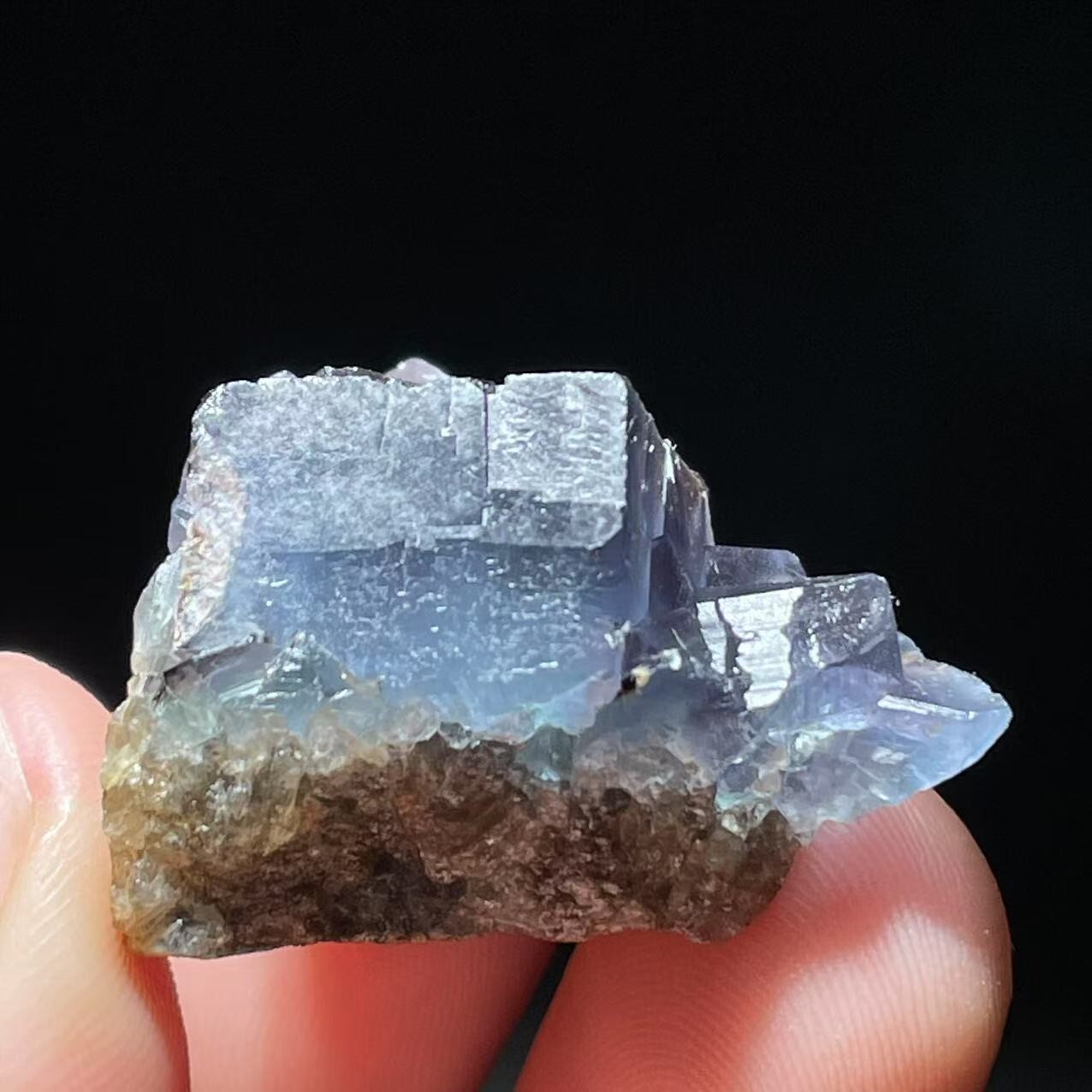 100% natural blue fluorite, Smoke crystal ,UV blue mineral specimen from Beijing