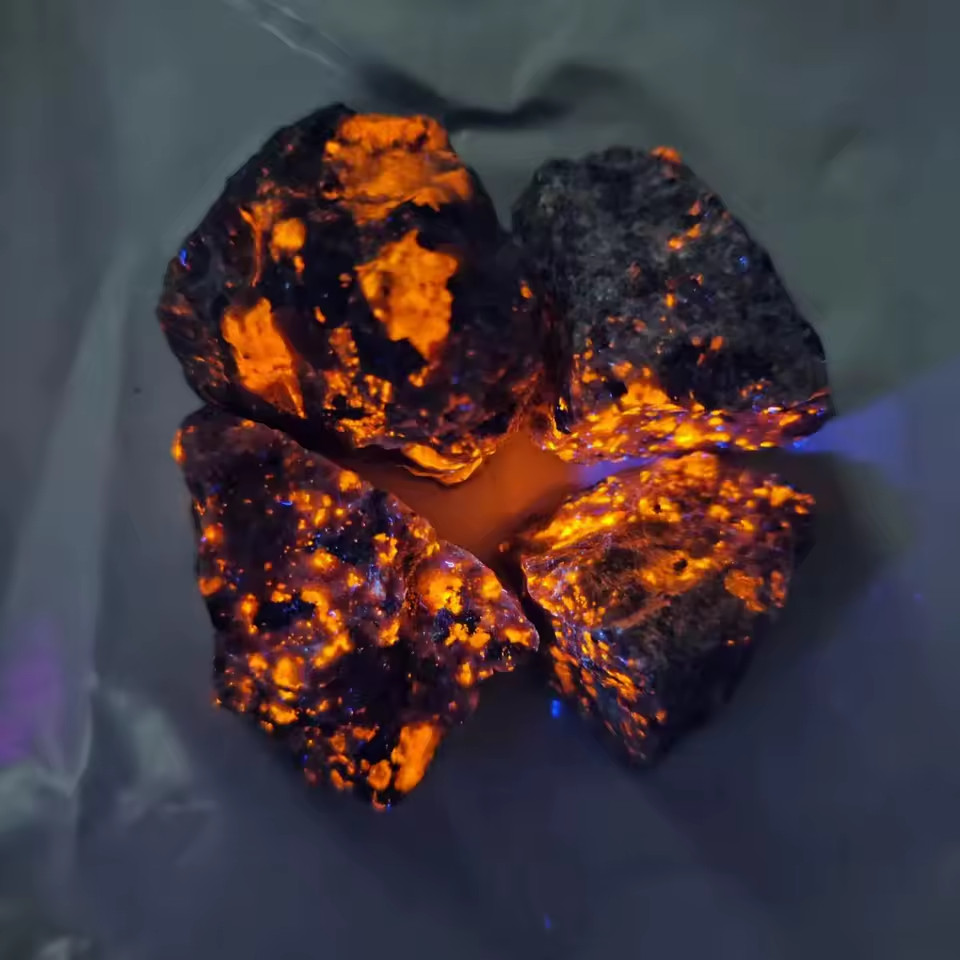 3pcs Natural Raw Rough Yooperlite Flame Stone UV Reactive Fire Rock Specimens