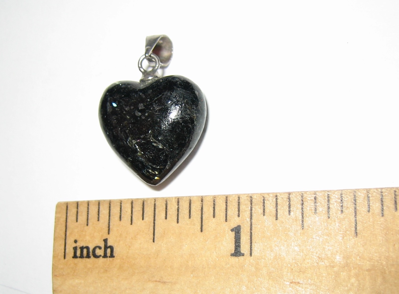 15mm RARE! POLISHED NATURAL AUTHENTIC NUUMMITE STONE HEART PENDANT GREENLAND *1