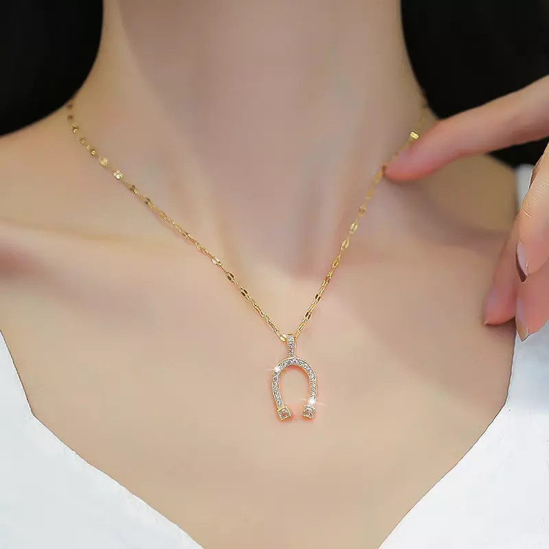 Women’s Fashion Jewelry Gold Cubic Zircon Horseshoe Pendant Necklace 1PC