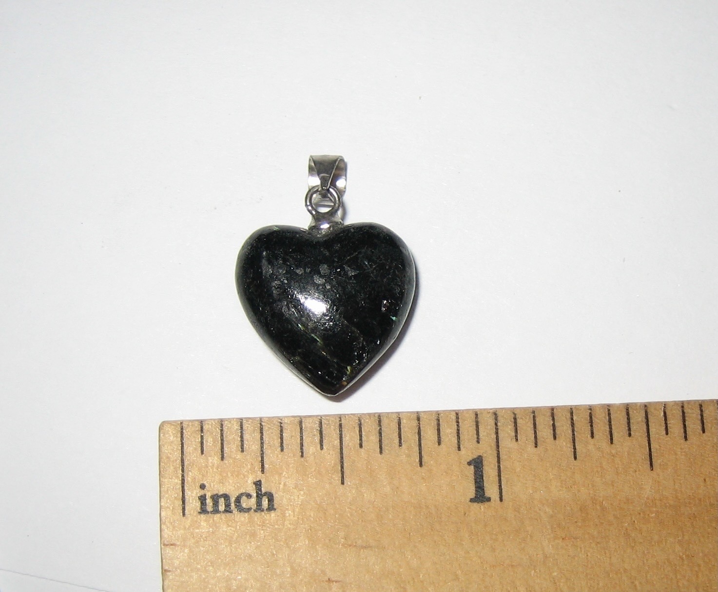 15mm RARE! POLISHED NATURAL AUTHENTIC NUUMMITE STONE HEART PENDANT GREENLAND *1