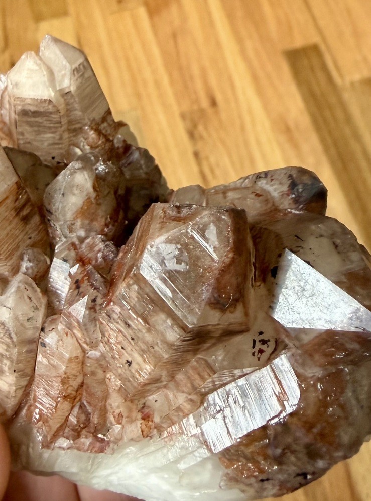 Phantom Hematite Quartz Crystal Cluster Red Feather 11cm – 387 g – ID70