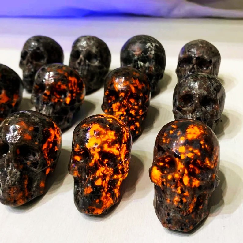 2″ Yooperlite Hand Carved Yooperlite skull UV Glowing Stone Yooperlite Figurine